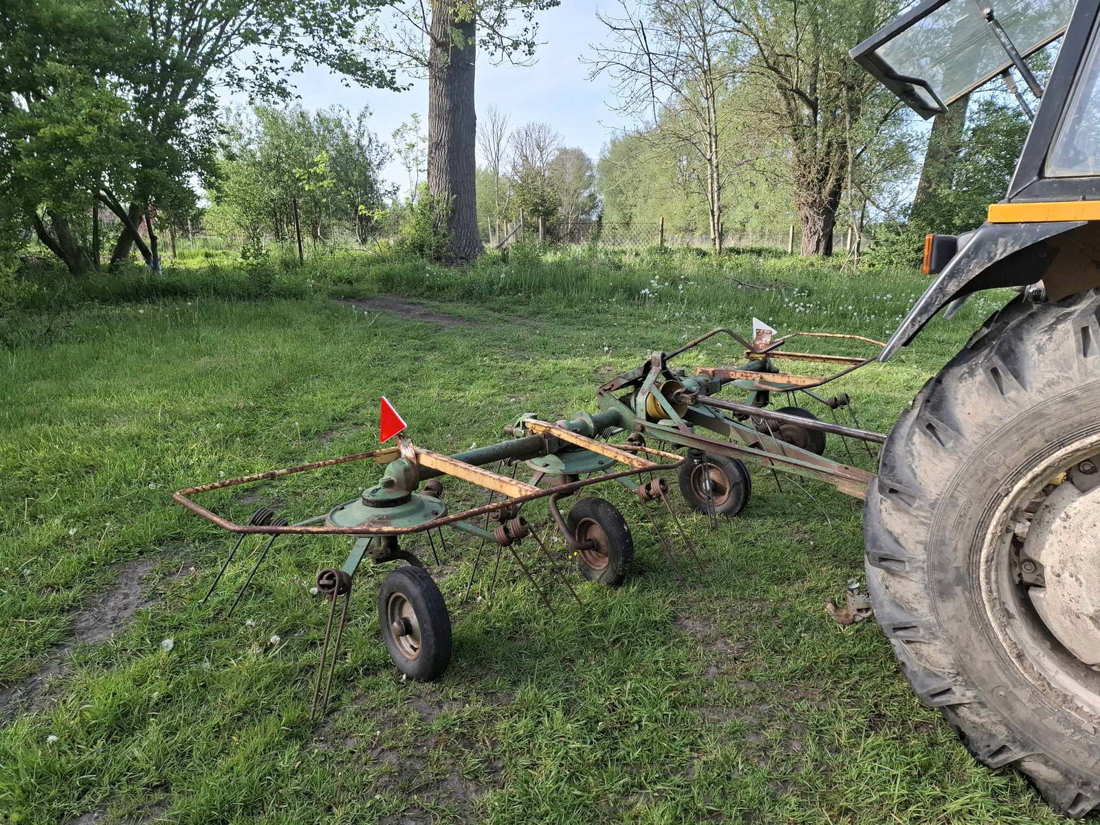 Przetrząsarka KHUN GF440T