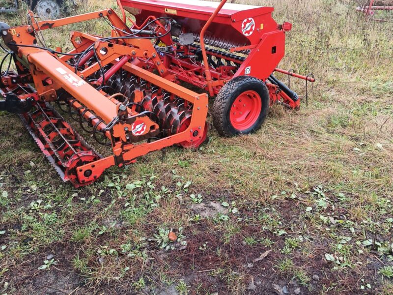 Siewnik zbożowy Famarol uprawowo siewny