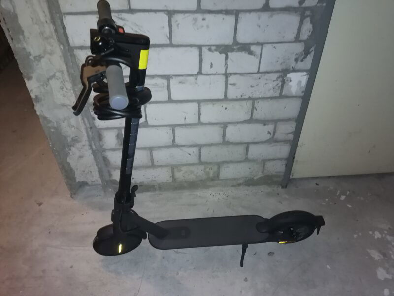 Sprzedam hulajnogę elektryczną xiomi mi electric scooter essential.