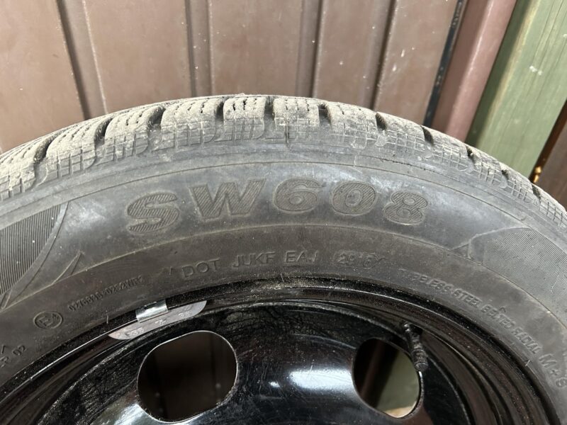 Opony zimowe Goodride SW608 215/55/R16 z felgami 6,5Jx16H2/4x108/ET26