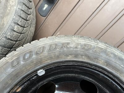 Opony zimowe Goodride SW608 215/55/R16 z felgami 6,5Jx16H2/4x108/ET26