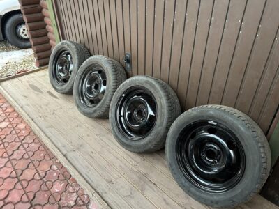 Opony zimowe Goodride SW608 215/55/R16 z felgami 6,5Jx16H2/4x108/ET26