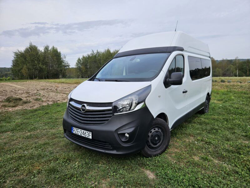 Opel vivaro 1.6 biturbo 8 osobowy. podwyższany