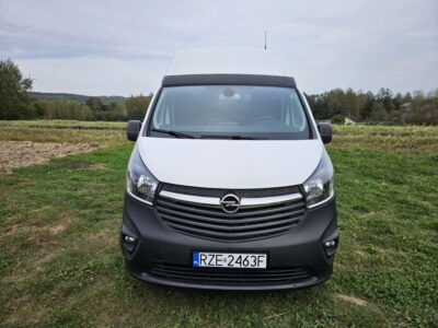 Opel vivaro 1.6 biturbo 8 osobowy. podwyższany