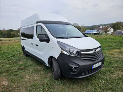 Opel vivaro 1.6 biturbo 8 osobowy. podwyższany