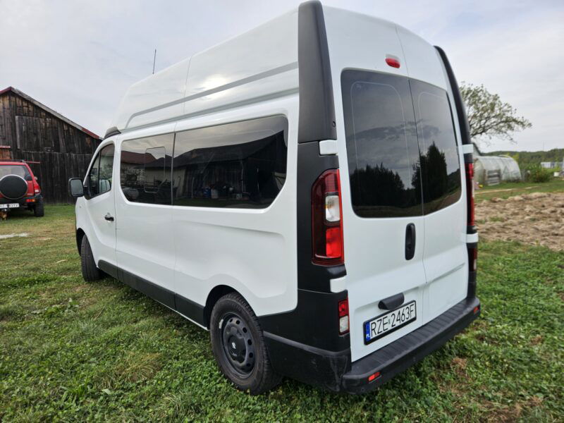 Opel vivaro 1.6 biturbo 8 osobowy. podwyższany