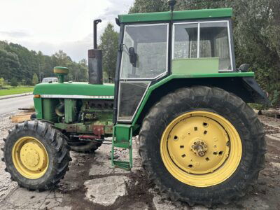 John Deere 3130