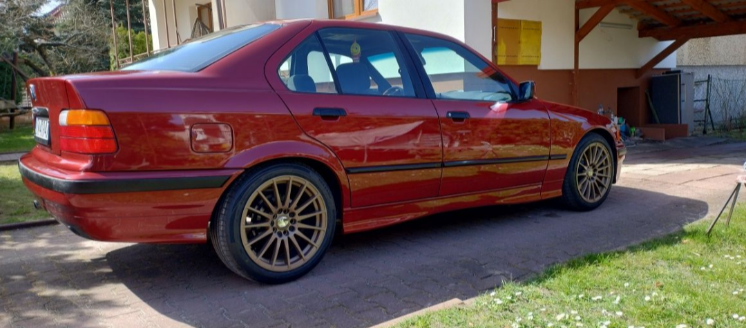 BMW E36 sedan