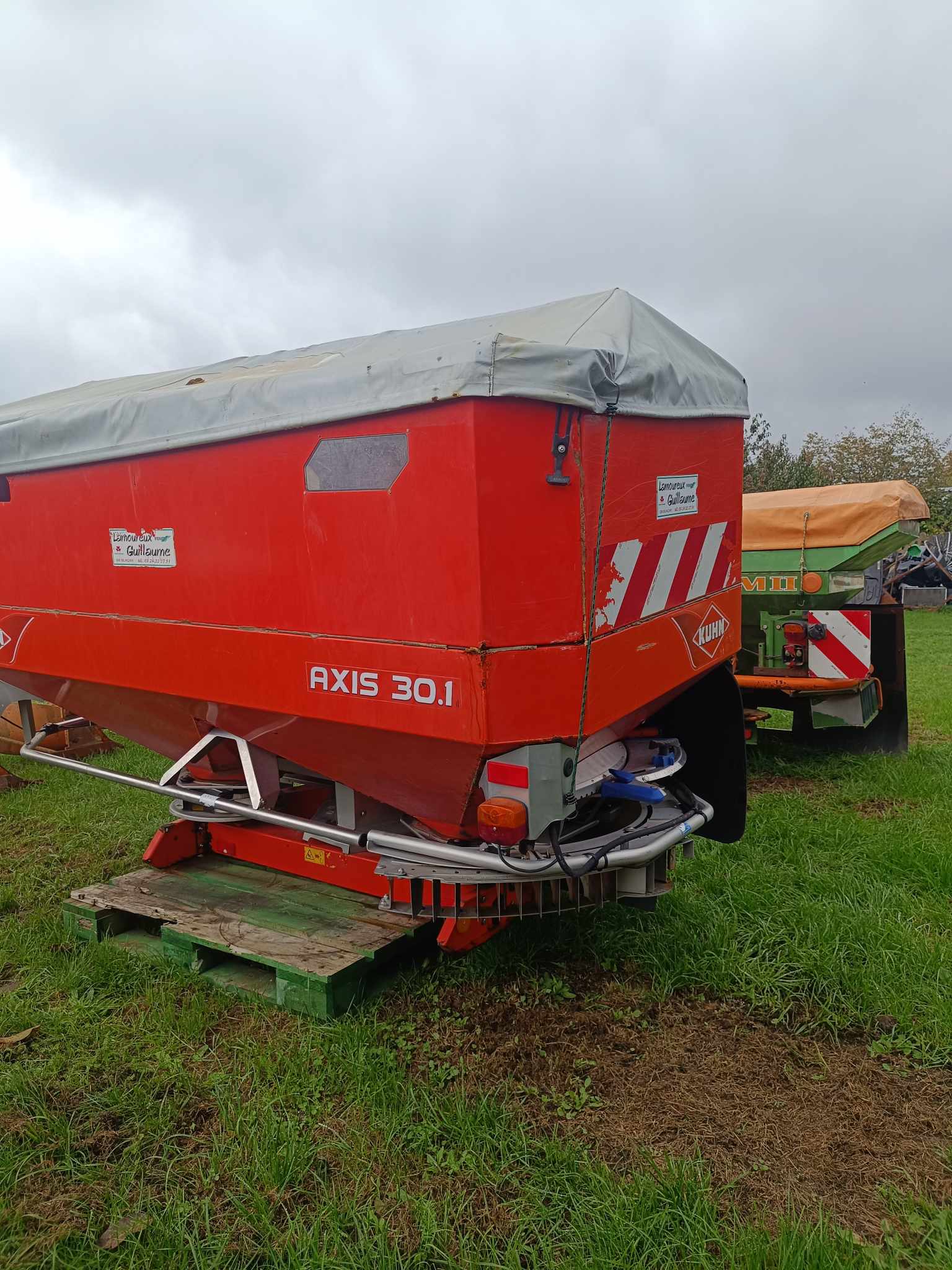 Rozsiewacz Kuhn Axis 30.1