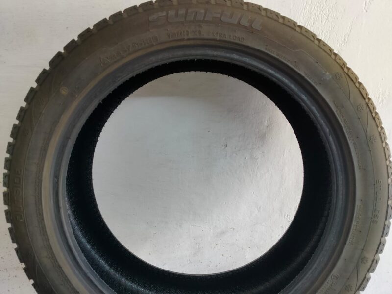 Opony zimowe 245/45 R18 . 2023r