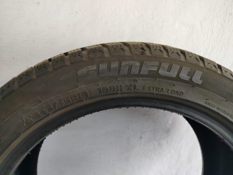 Opony zimowe 245/45 R18 . 2023r