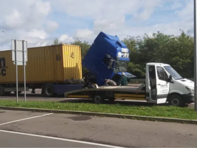 Mobilny serwis TIR naprawa ciągników siodłowych na drodze autostrada