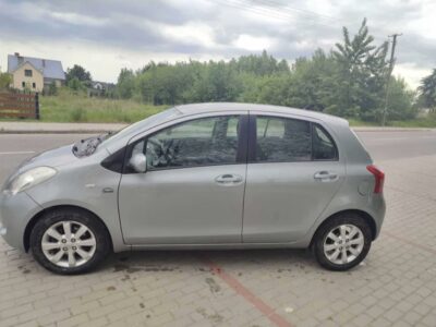 Toyota Yaris II 1,3 benzyna, bogata wersja wyposażenia z 2008 roku