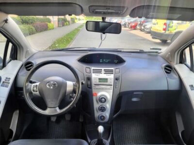 Toyota Yaris II 1,3 benzyna, bogata wersja wyposażenia z 2008 roku