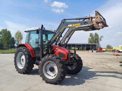 Massey Ferguson 6255 z ładowaczem