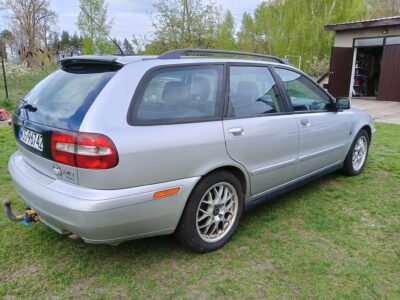 Volvo v40